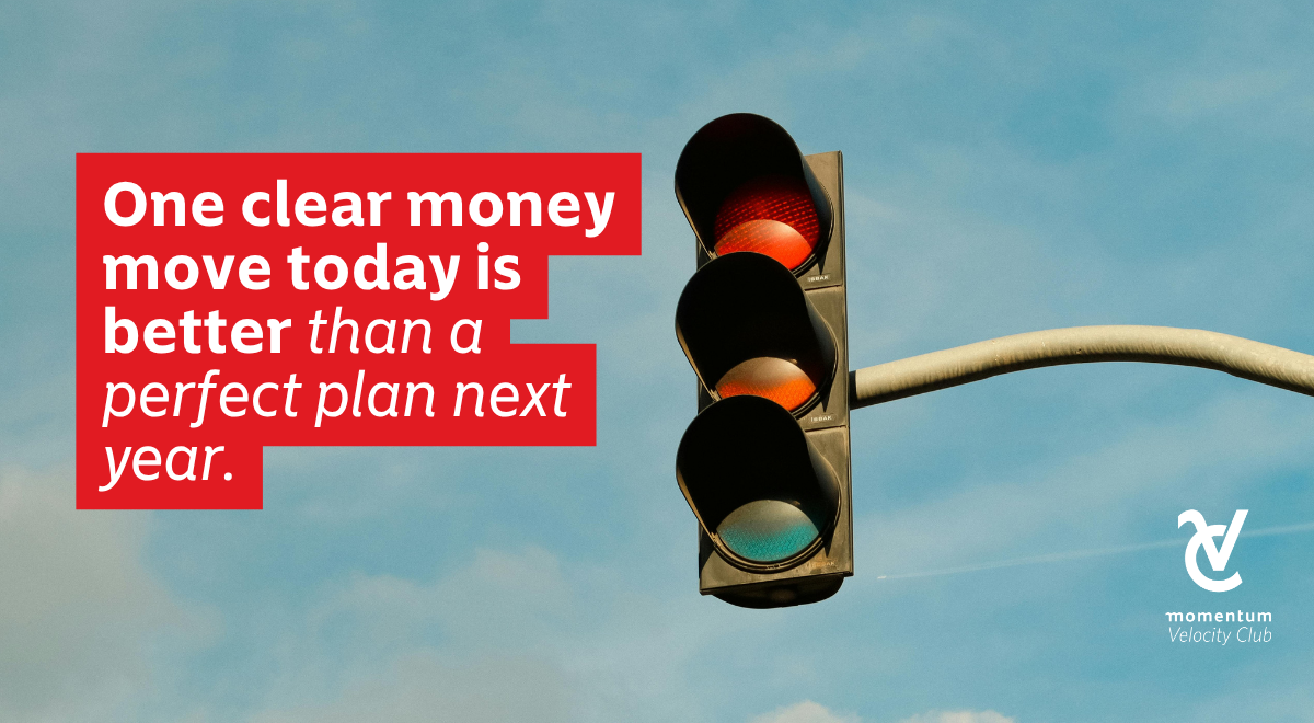 A traffic light against a blue sky, symbolising the three roles given to the money left after your debit orders have gone off.